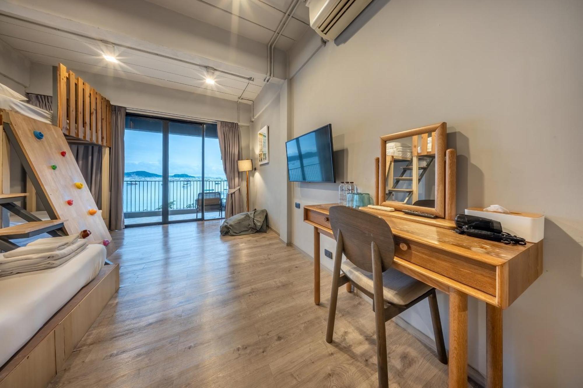 Shin Arch39 Phuket Beach Front - Sha Plus Chalong Buitenkant foto