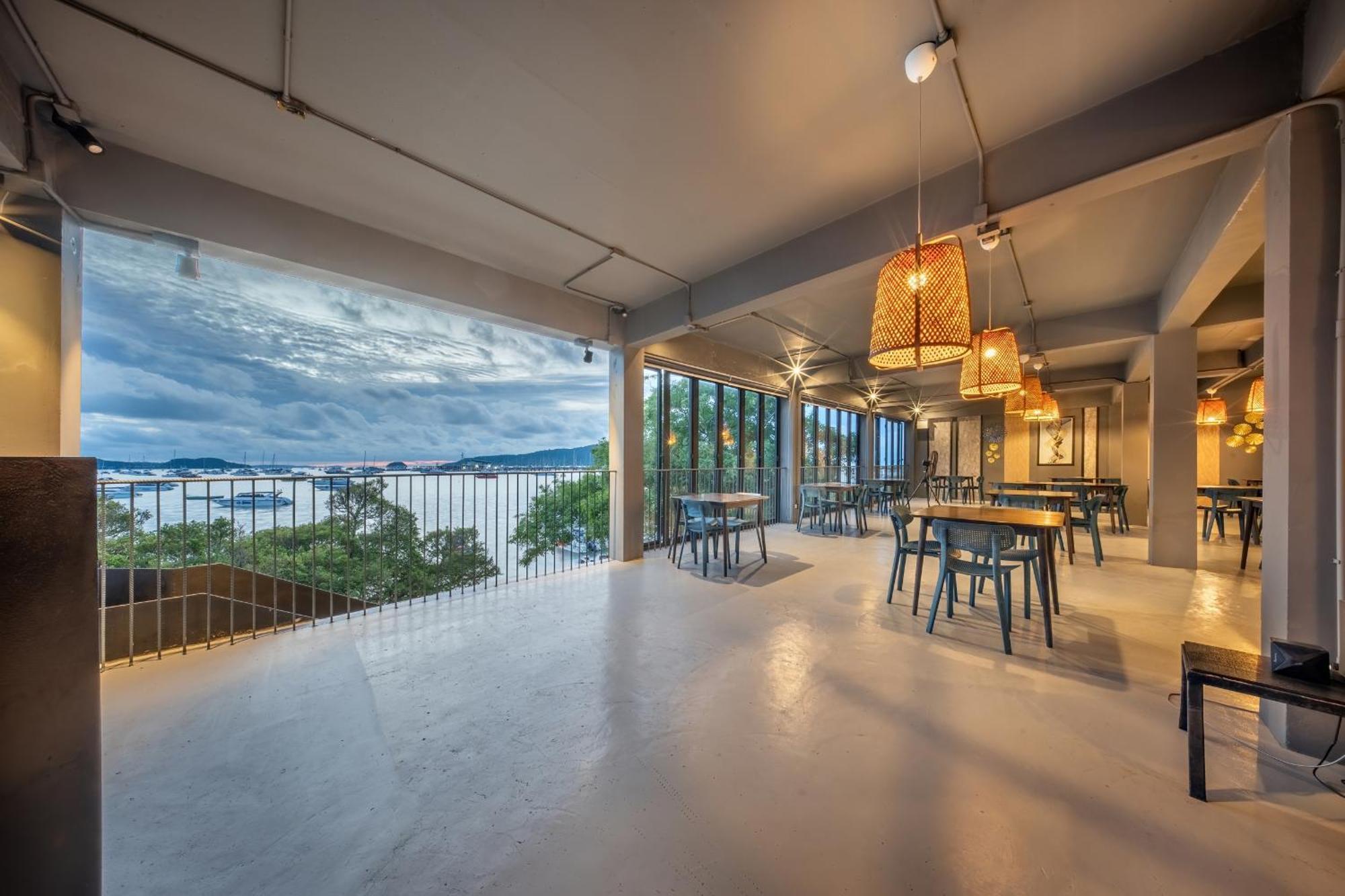 Shin Arch39 Phuket Beach Front - Sha Plus Chalong Buitenkant foto