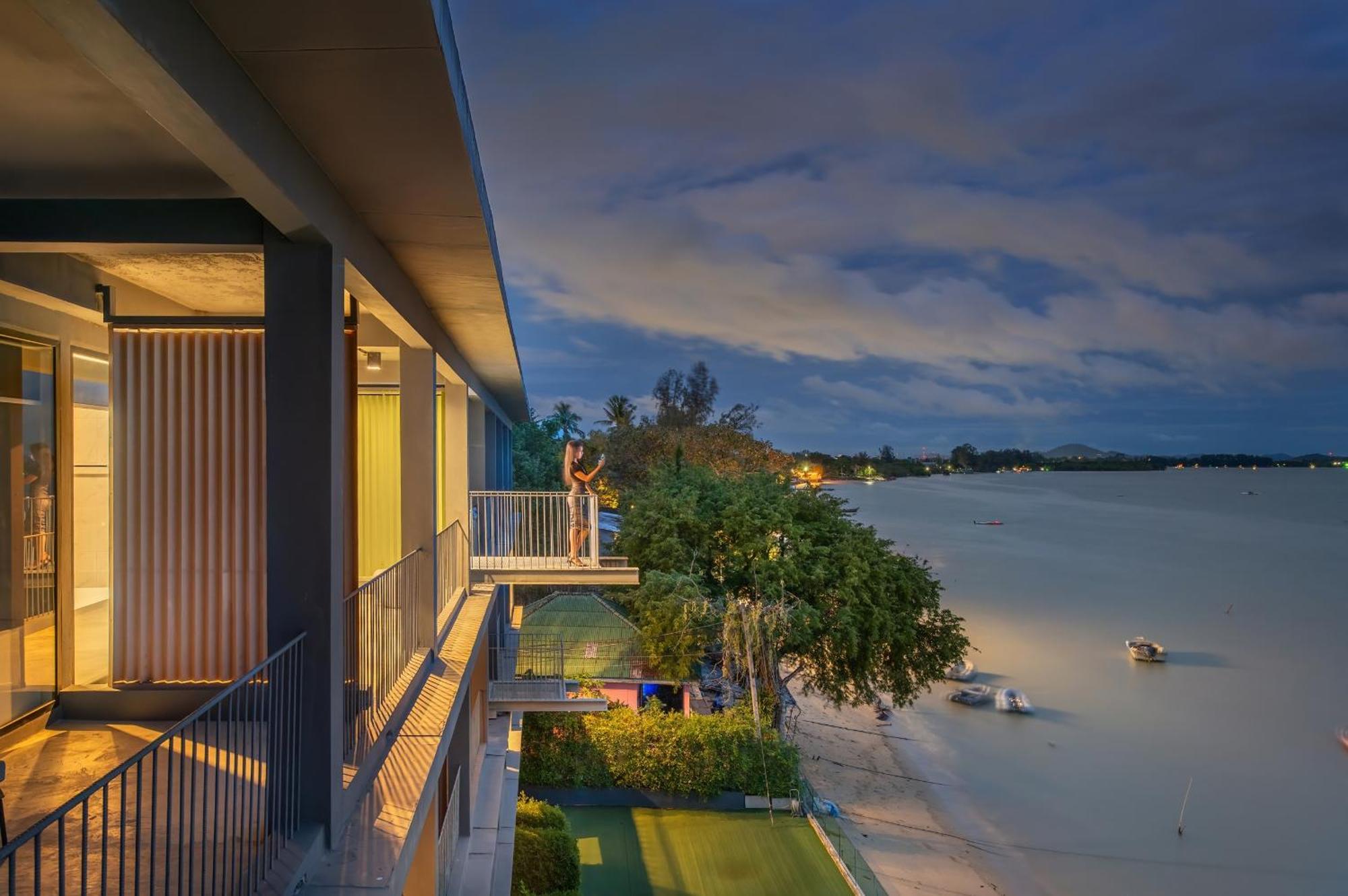 Shin Arch39 Phuket Beach Front - Sha Plus Chalong Buitenkant foto