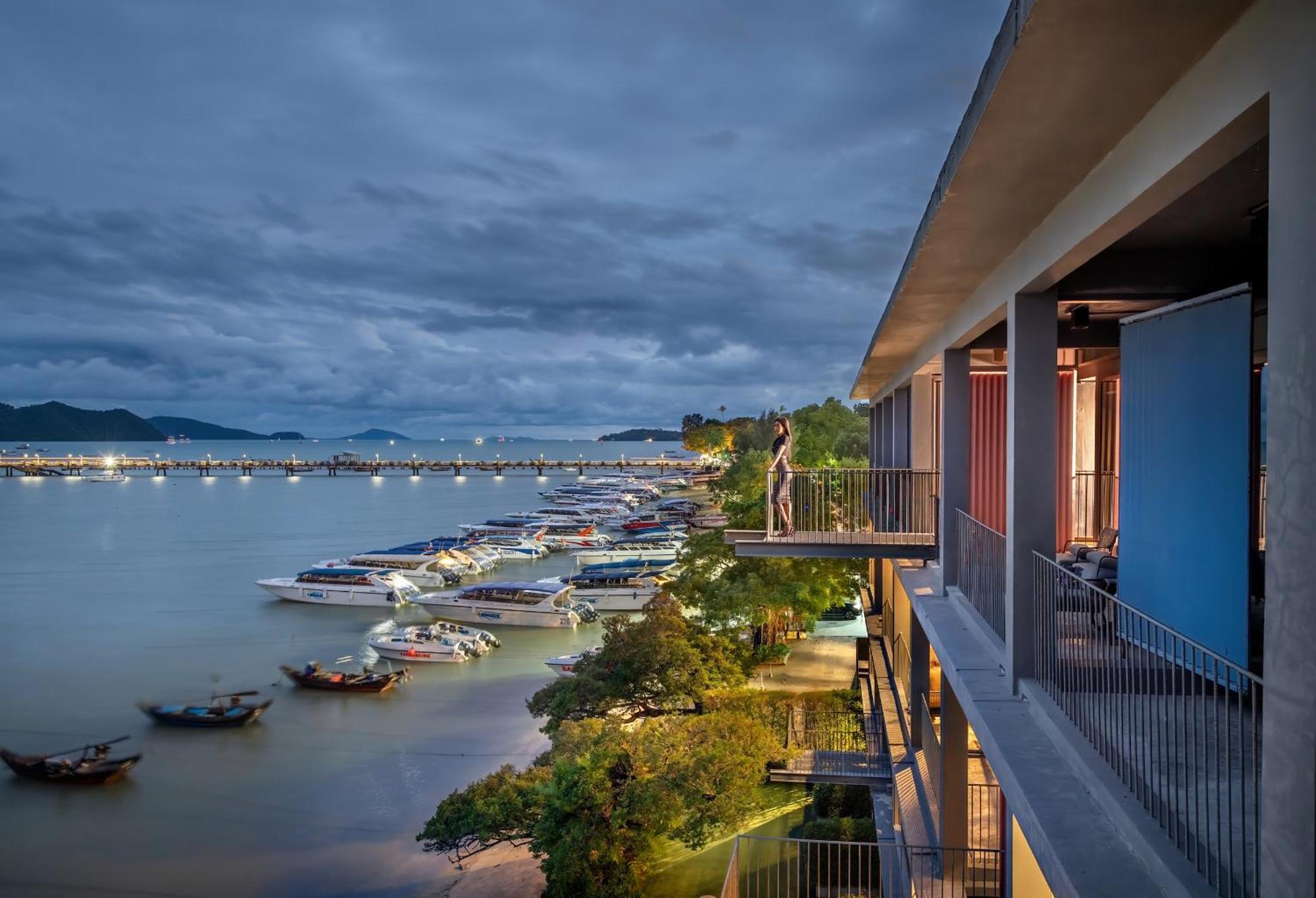 Shin Arch39 Phuket Beach Front - Sha Plus Chalong Buitenkant foto