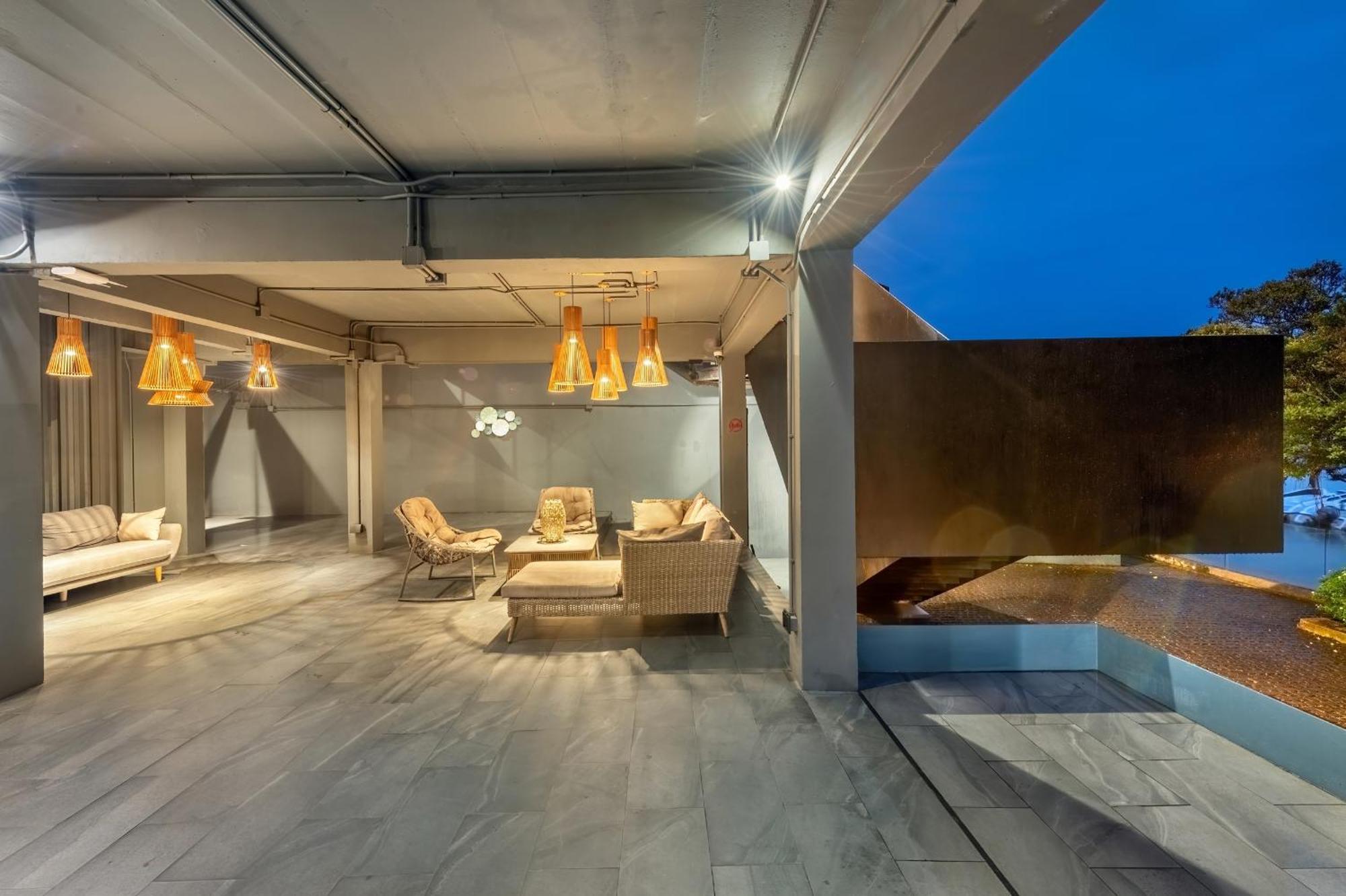 Shin Arch39 Phuket Beach Front - Sha Plus Chalong Buitenkant foto
