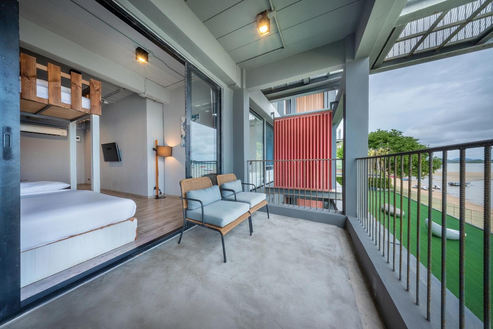Shin Arch39 Phuket Beach Front - Sha Plus Chalong Buitenkant foto