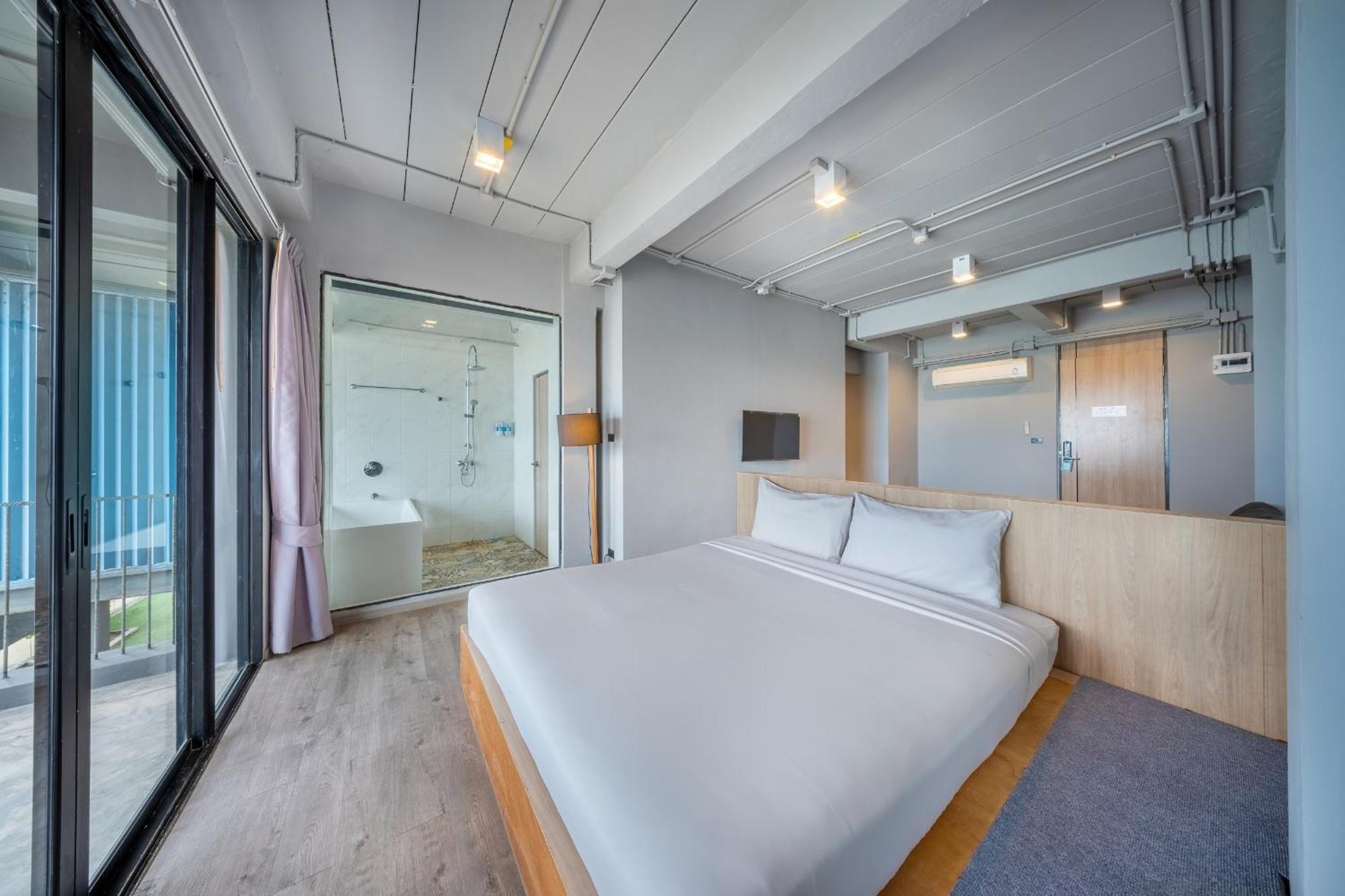 Shin Arch39 Phuket Beach Front - Sha Plus Chalong Buitenkant foto