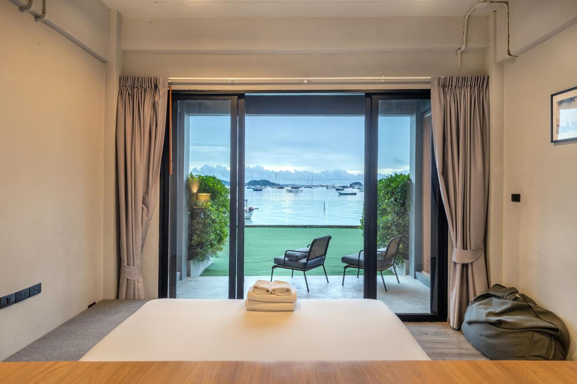 Shin Arch39 Phuket Beach Front - Sha Plus Chalong Buitenkant foto