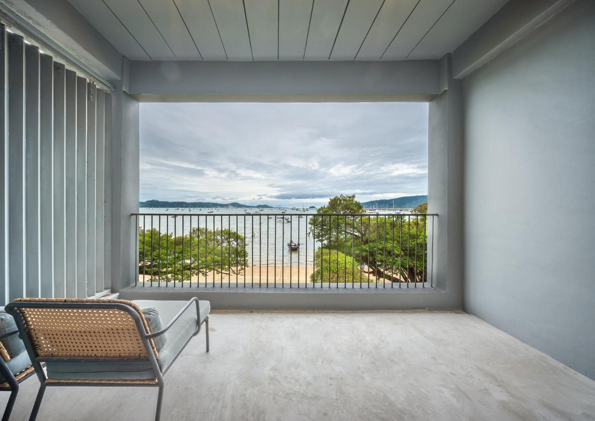 Shin Arch39 Phuket Beach Front - Sha Plus Chalong Buitenkant foto