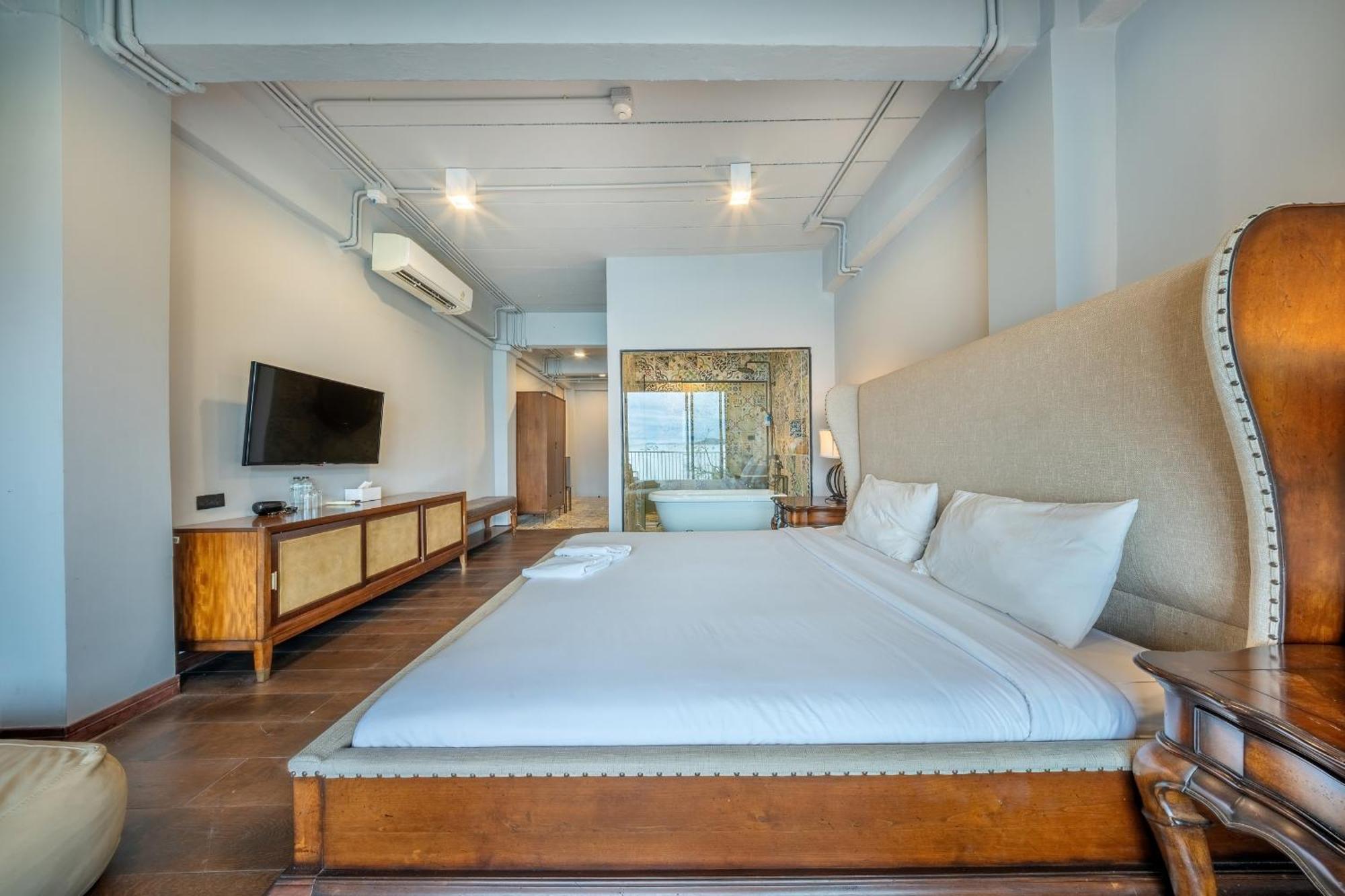 Shin Arch39 Phuket Beach Front - Sha Plus Chalong Buitenkant foto