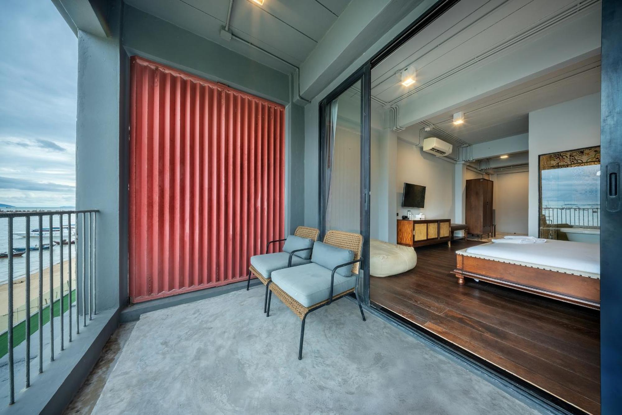 Shin Arch39 Phuket Beach Front - Sha Plus Chalong Buitenkant foto
