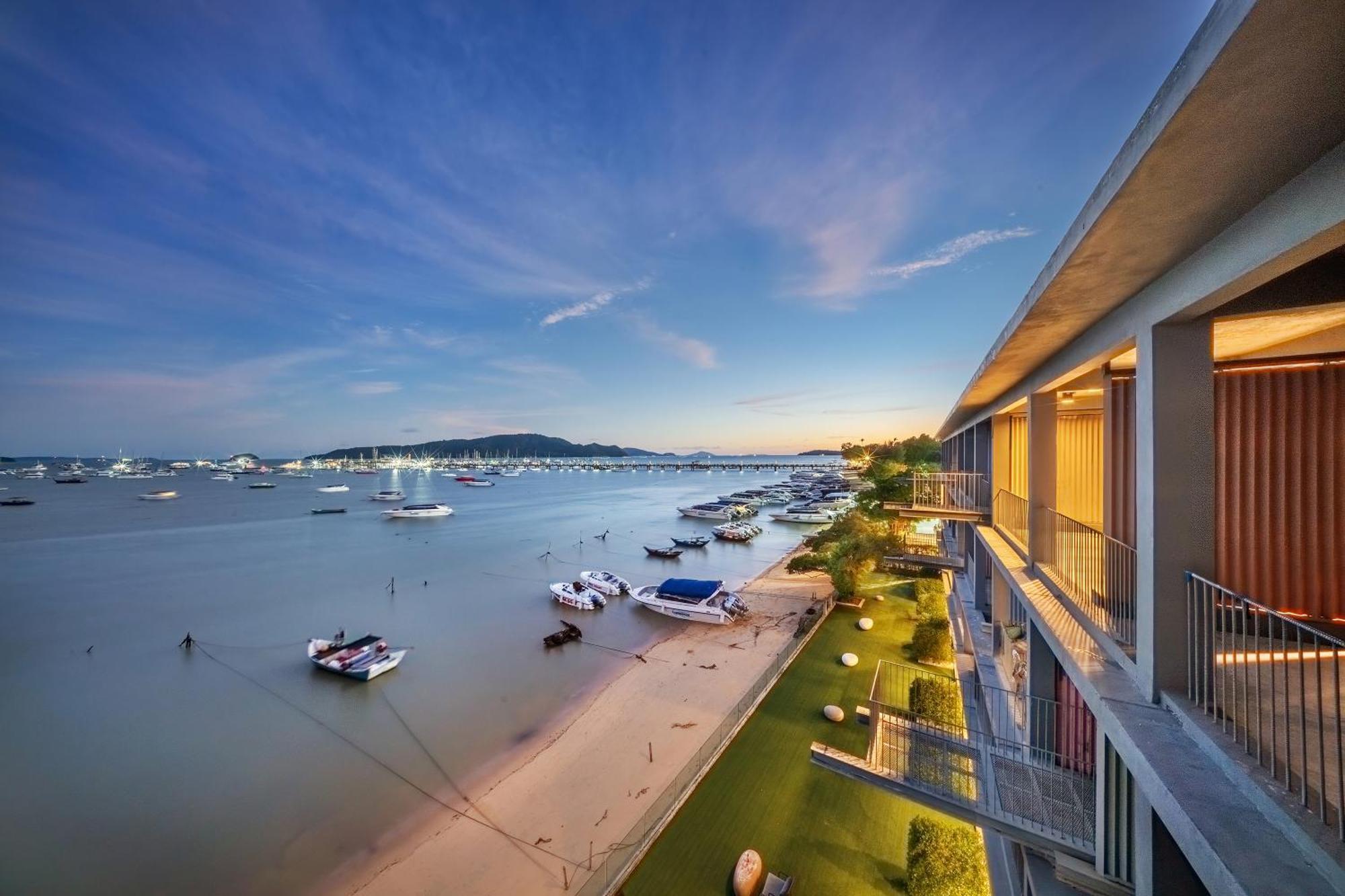 Shin Arch39 Phuket Beach Front - Sha Plus Chalong Buitenkant foto