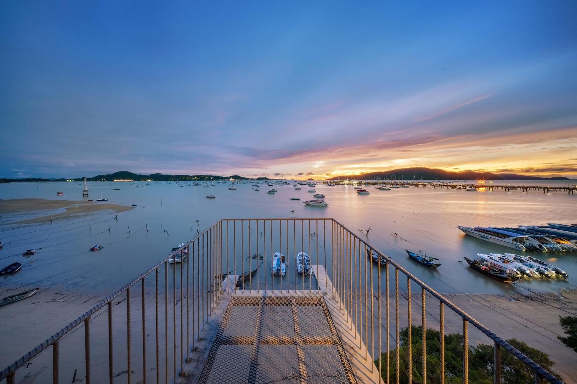 Shin Arch39 Phuket Beach Front - Sha Plus Chalong Buitenkant foto