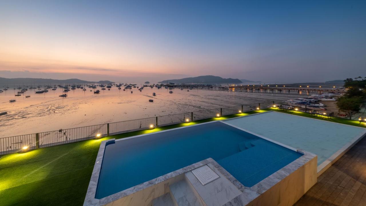 Shin Arch39 Phuket Beach Front - Sha Plus Chalong Buitenkant foto
